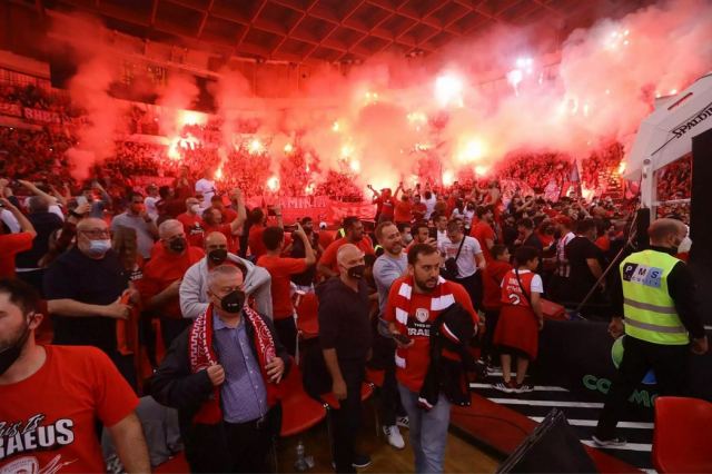 Ολυμπιακός – Εφές: Κοκκίνισε το Βελιγράδι, βίντεο από τον ερυθρόλευκο κόσμο