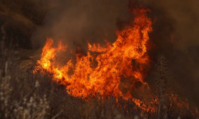 Καλιφόρνια: Νέα μεγάλη φωτιά καταστρέφει τα πάντα - Διακοπές ρεύματος και 7 πυροσβέστες τραυματίες