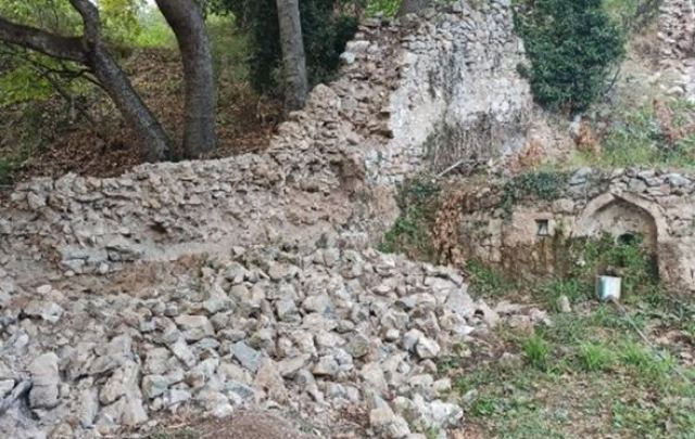 Κατέρρευσε μαντρότοιχος στην Ι. Μ. Παμμεγίστων Ταξιαρχών Νεράιδας