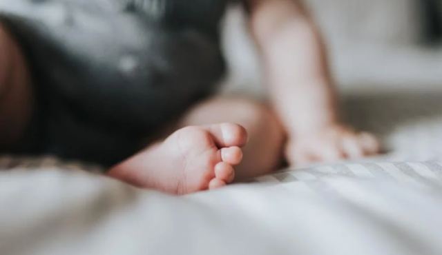 To μωρό - θαύμα που γεννήθηκε στα χαλάσματα της Συρίας έγινε 6 μηνών