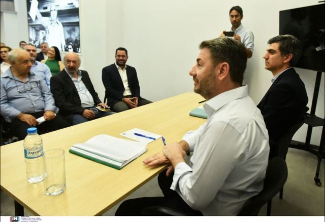 Εκλογή ηγεσίας από τη βάση ζητούν από τον Ανδρουλάκη