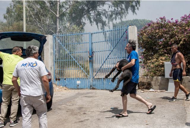 Στο έλεος των πυρκαγιών και των πλημμυρών η Ιταλία - Επτά νεκροί, εικόνες χάους