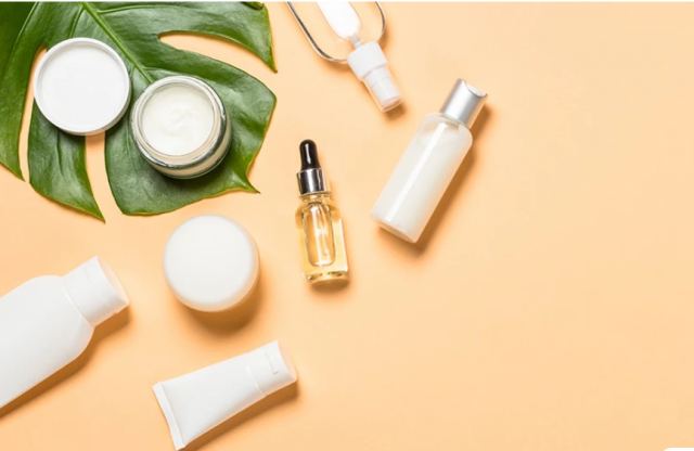 Κατσικίσιο γάλα: Το κλειδί για αψεγάδιαστο δέρμα