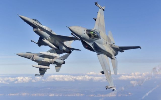 Γιατί πετούν ελικόπτερα και αεροπλάνα πάνω από τη Λαμία;