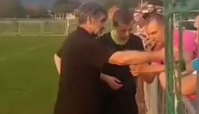 Σερβία: Οπαδός έδειξε στον διαιτητή μια φάση από το κινητό του και αυτός άλλαξε την απόφασή του