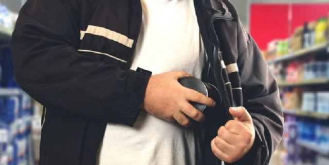 Μπήκε σε κεντρικό κατάστημα της Λαμίας κι έκλεψε ξυριστική μηχανή!