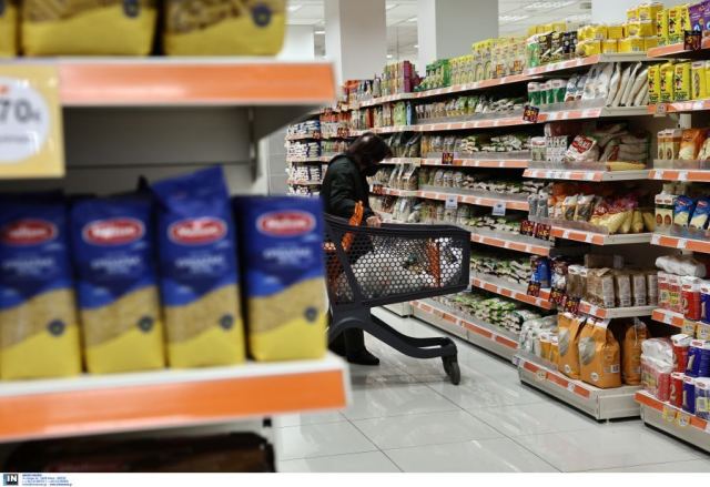 Ακρίβεια: Έρχονται νέα μέτρα κατά της αύξησης των τιμών – Θα αφορούν 100 βασικά προϊόντα διατροφής