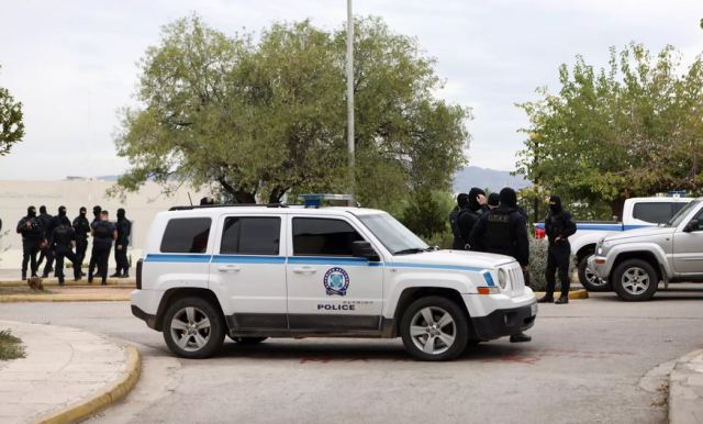 Πολυτεχνειούπολη: «Ξέραμε ότι ήταν μέσα - Δεν έδιναν άδεια εισόδου» λέει ο πατέρας 17χρονου απαχθέντος