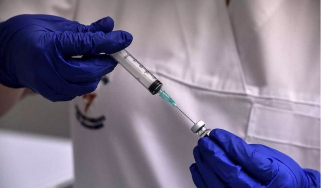 Τέταρτη δόση εμβολίου: «Ανοίγει» η πλατφόρμα για τους 60 και άνω - Έρχονται ανακοινώσεις για 3η δόση στα παιδιά