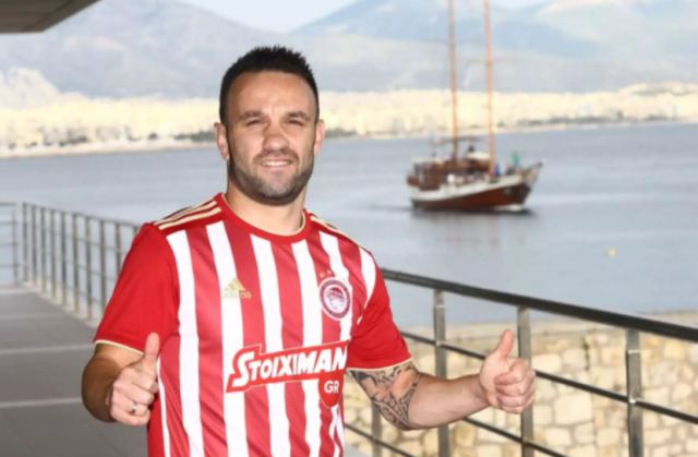 Ο Ολυμπιακός ανανέωσε με Βαλμπουενά