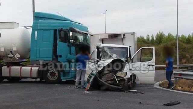 Ράχες: Τροχαίο το πρωί στον κόμβο (ΦΩΤΟ)