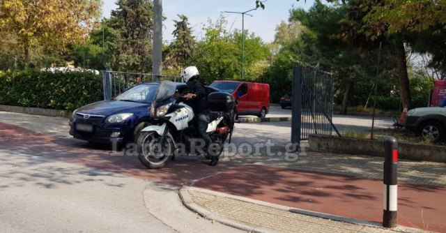 Λαμία: Έπιασαν στα «πράσα» παππού με γυναίκα ρομά στο αυτοκίνητο