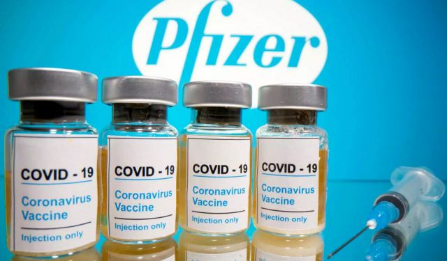 Pfizer - Τέταρτη δόση εμβολίου: Πόσο διαρκεί η ανοσία που προσφέρει - Το μειονέκτημα απέναντι στην Όμικρον