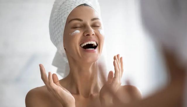 Επαναστατική μέθοδος αντιγήρανσης «γύρισε» το δέρμα 53χρονης γυναίκας 30 χρόνια πίσω!