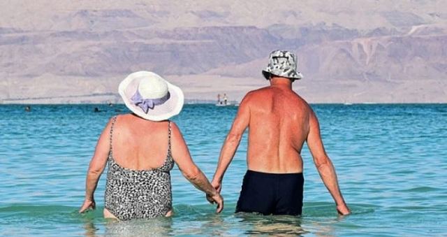 ΕΟΔΥ: Καμπάνια για την ασφάλεια των ατόμων τρίτης ηλικίας στη θάλασσα