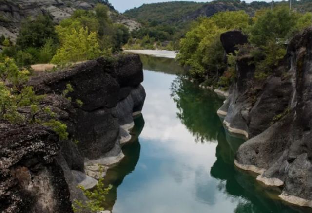 Προφυλακίστηκε η 29χρονη που πέταξε το μωρό της στον Αλιάκμονα - «Αν γυρνούσα το χρόνο πίσω θα το βοηθούσα»