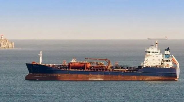 Θρίλερ με τα δύο ελληνικά δεξαμενόπλοια: Ιρανικό τάνκερ δίπλα στο ελληνικό «Prudent Warrior» έτοιμο να του πάρει το φορτίο