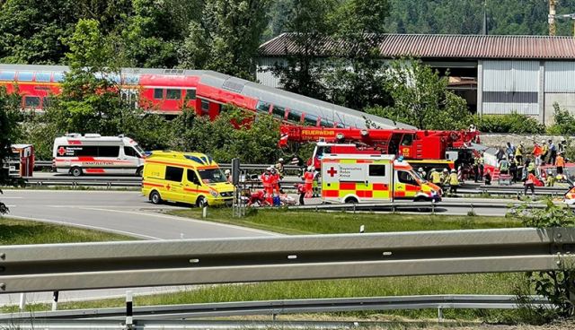 Γερμανία: Τρεις νεκροί, πολλοί τραυματίες από εκτροχιασμό τρένου στη Βαυαρία