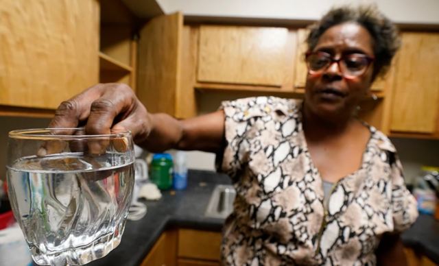 Μισισίπι: «Στο ντους βεβαιωθείτε ότι το στόμα σας δεν είναι ανοικτό»