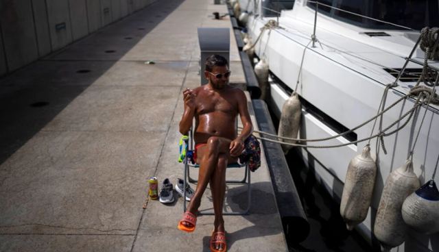 Καύσωνας στη Γαλλία: Το ένα τρίτο της χώρας έχει τεθεί σε κόκκινο συναγερμό