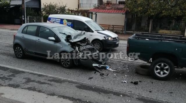 Λαμία: «Καρφώθηκε» πίσω από το αγροτικό - ΦΩΤΟ