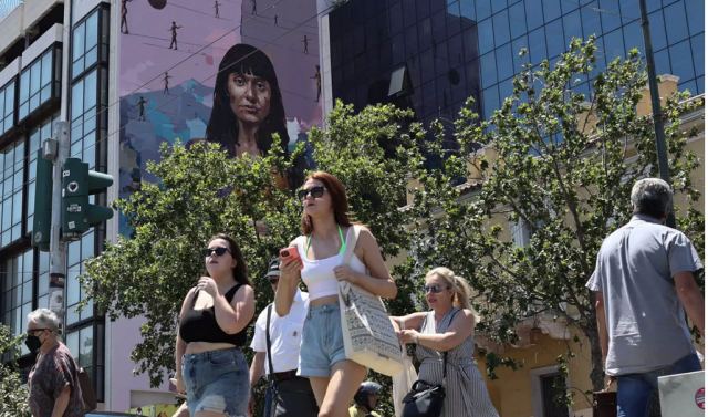 Κορωνοϊός: Πάνω από 50.000 τα πραγματικά ημερήσια κρούσματα - Τζανάκης: Ίσως είναι παρατεταμένη η κορύφωση