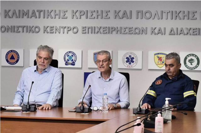 Χρήστος Στυλιανίδης: «Έχουμε μπροστά μας ένα σκληρό καλοκαίρι» – Η ενημέρωση για τη φωτιά στα νότια προάστια