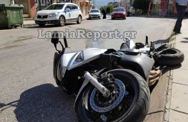 Λαμία: Τον έσωσε το κράνος - ΦΩΤΟ